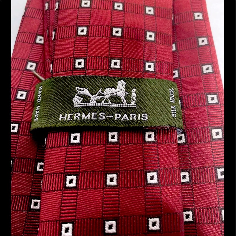 Hermès tie. Excellent used condition.